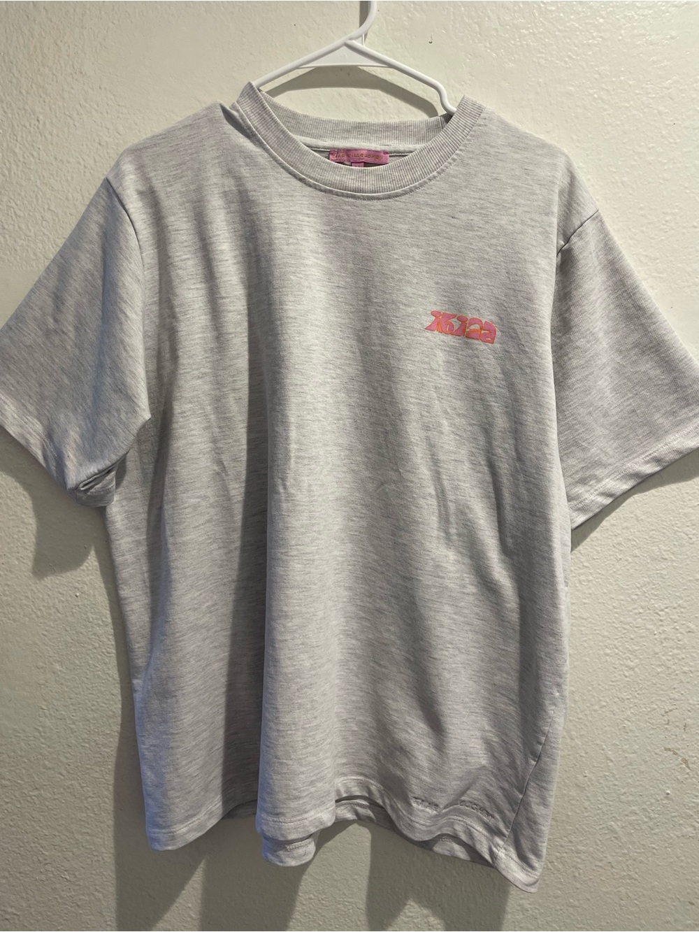 Taar Willoughby Ibiza Sing It Back Embroidered T-Shirt Grey Pink S/M Oversized